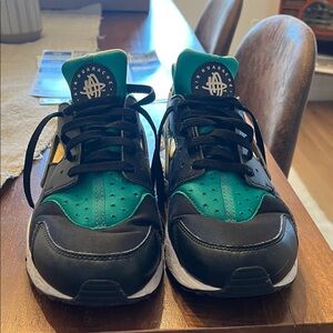 Nike Air Huarache Black and Teal Sneakers